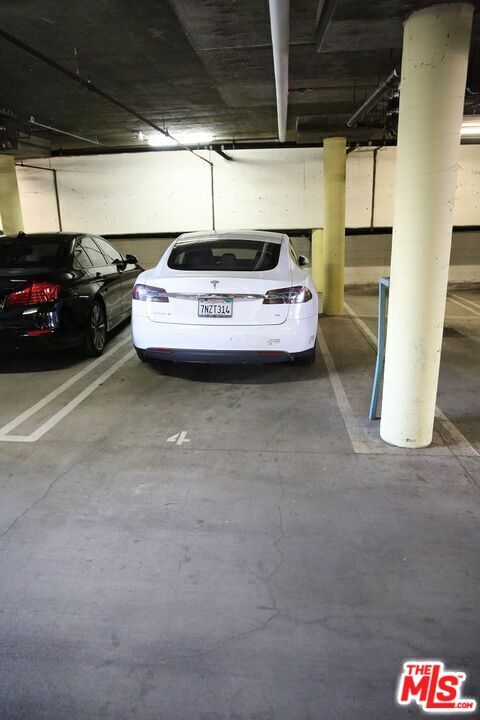 Building Photo - 4830 Elmwood Ave