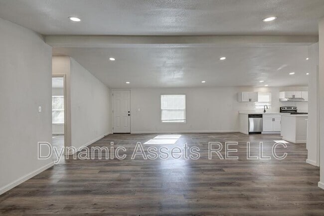 Building Photo - 705 N Cayuga St