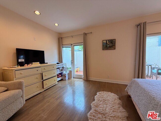 Building Photo - 2336 28th St