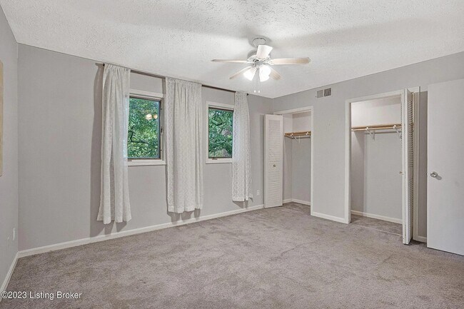 Building Photo - 324 Cres Spring Dr