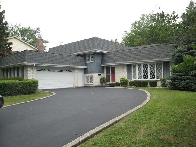 Primary Photo - 7440 W Manitoba Dr