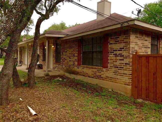 Building Photo - 601 Algerita Dr