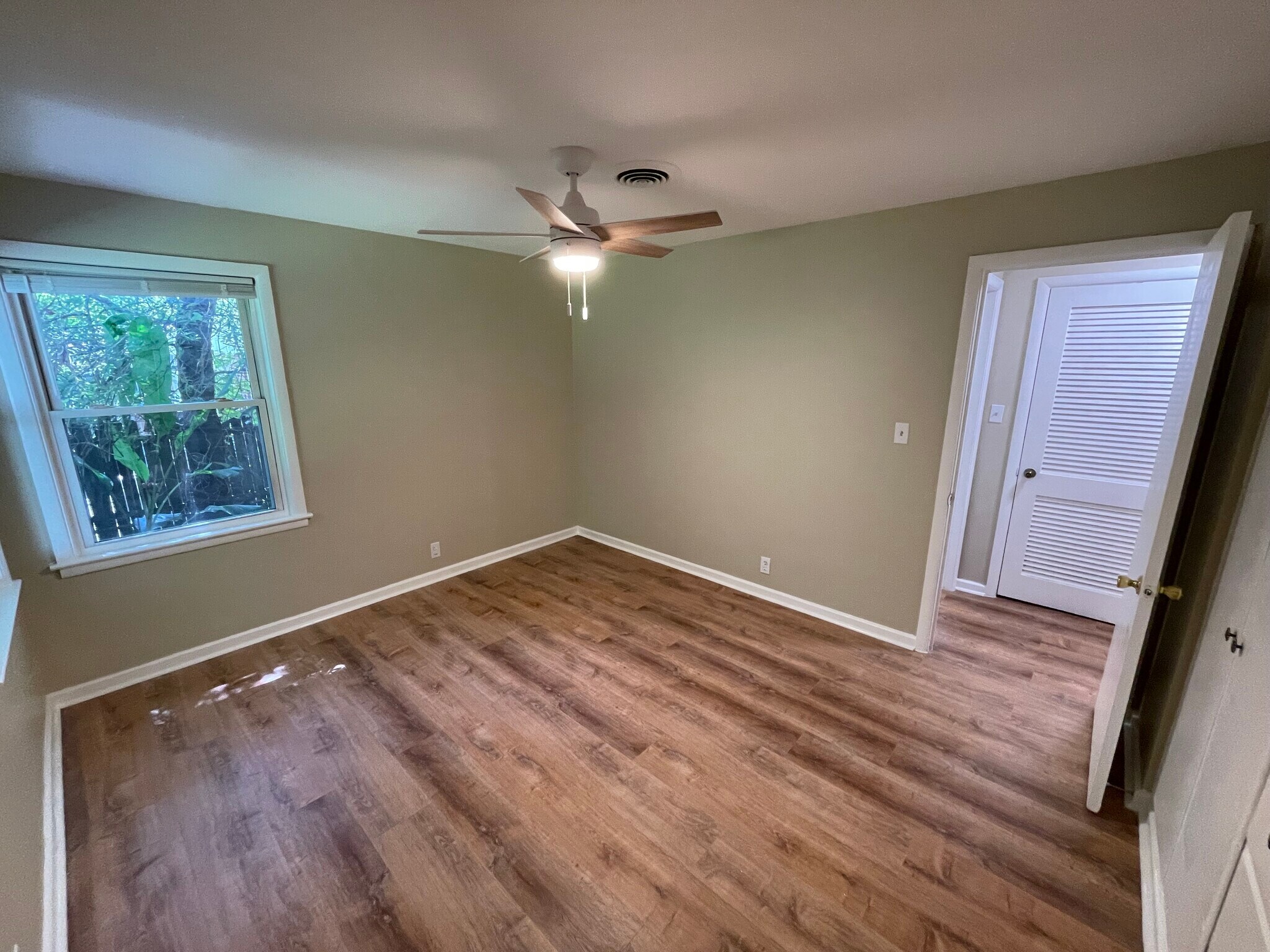 Master bedroom 2 of 4 - 788 Crockett Dr