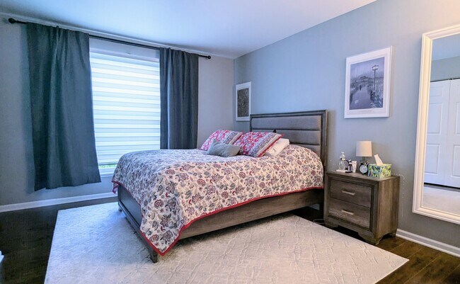 Building Photo - 319 Doral Ct