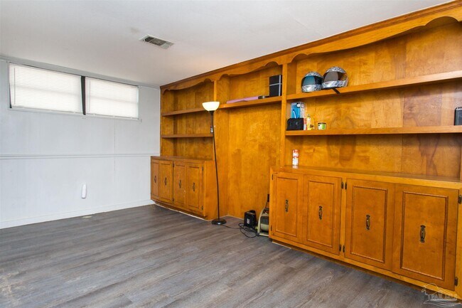 Building Photo - 925 Twinbrook Ave