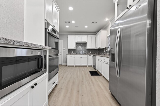 Building Photo - 1128 E 24th St