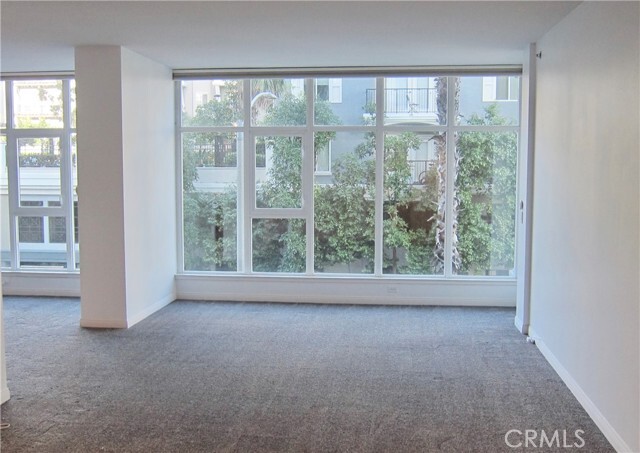 Building Photo - 411 W Seaside Way