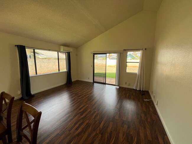 Building Photo - Mililani Town - 2 bedrooms, 1 bathroom hom...