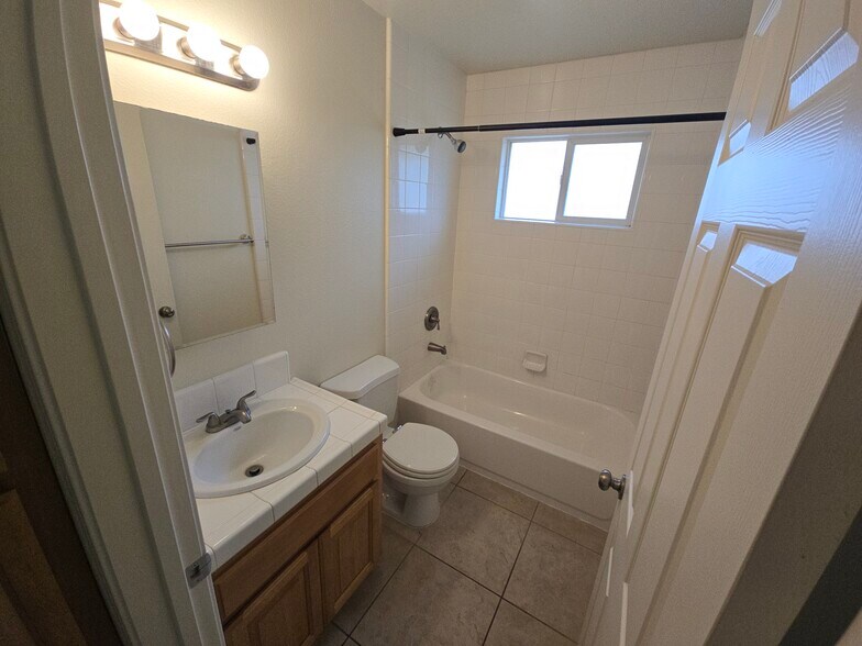 Building Photo - 2412 Carta Ct