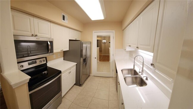 Building Photo - 1415 Wingate Way