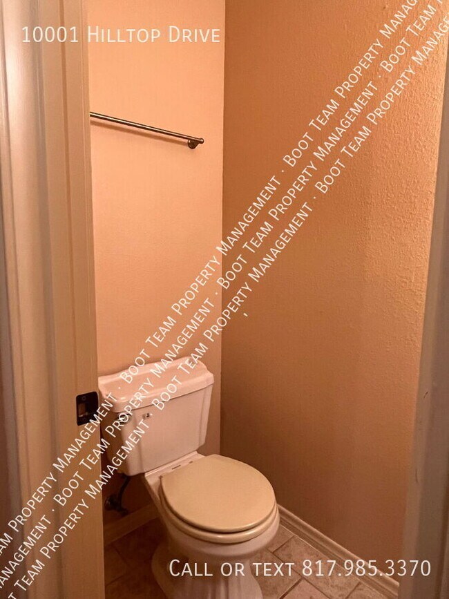 Building Photo - 10001 Hill Top Dr