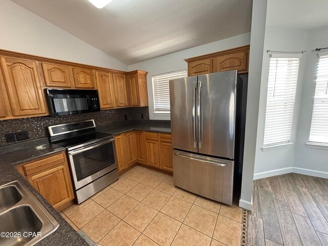 Building Photo - 5127 Stewart Dr