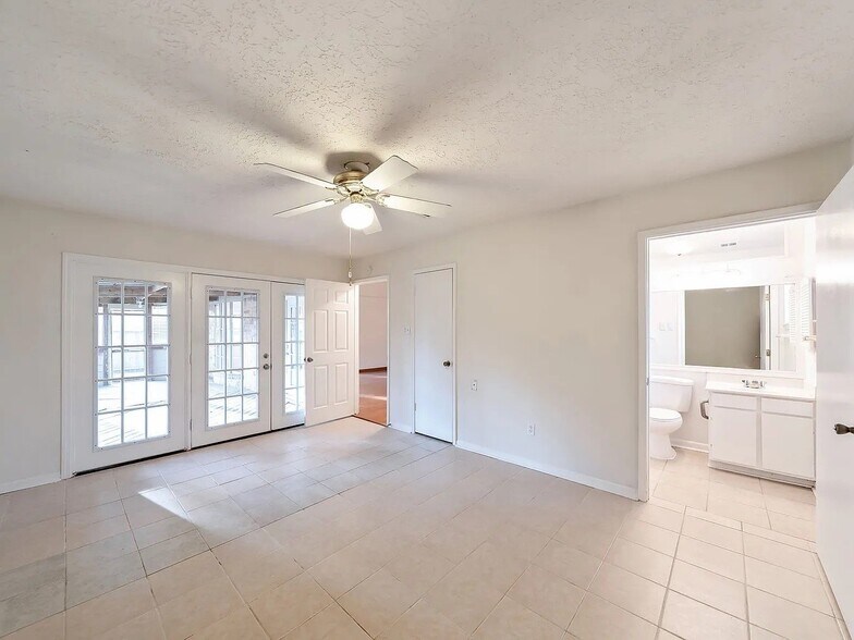Building Photo - 16727 Royal Mile Ln