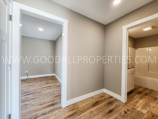 Building Photo - 6-Bedroom, 4-Bath Home in Waukee with Finished Basement & 3-Car Garage