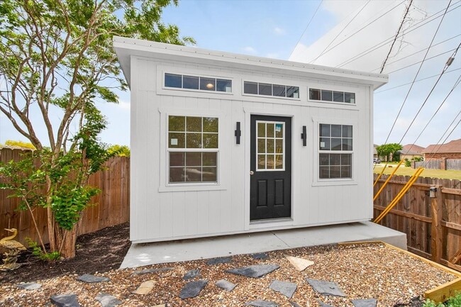 Building Photo - 8417 Macarena Dr