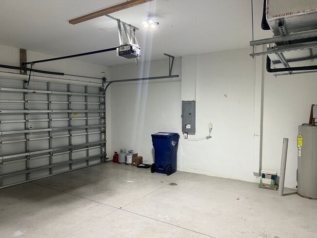 Building Photo - 3 Bedroom 2 Bath Single Family Home