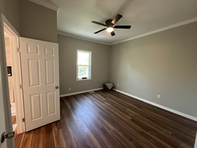 Building Photo - 707 Piedmont Way