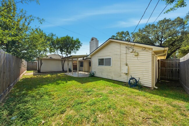 Building Photo - 2502 Hollow Hook Rd