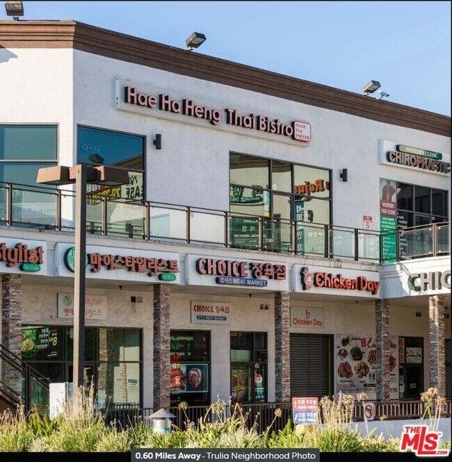 Building Photo - 4832 Rosewood Ave