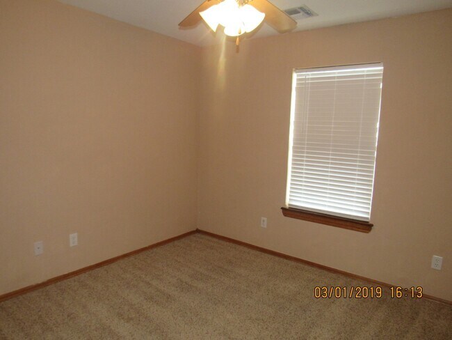 Building Photo - PET FRIENDLY WITH OWNER APPROVAL!!