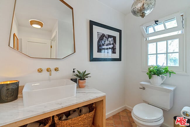 Building Photo - 6402 Ivarene Ave