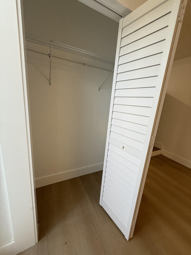 Building Photo - 726 S 11th St