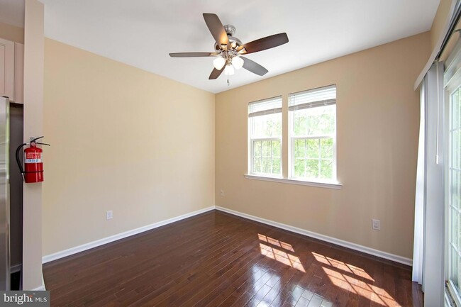 Building Photo - 421 Dogwood Dr