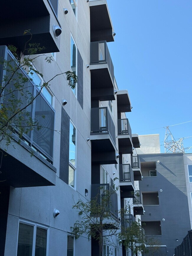 Building Photo - 18900 Parthenia St