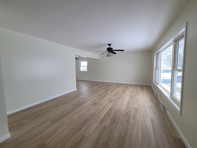 Building Photo - 4998 10th Ave