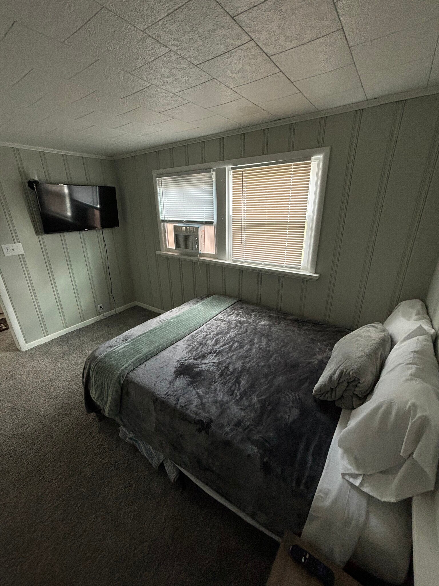 Bedroom - 727 Madison St