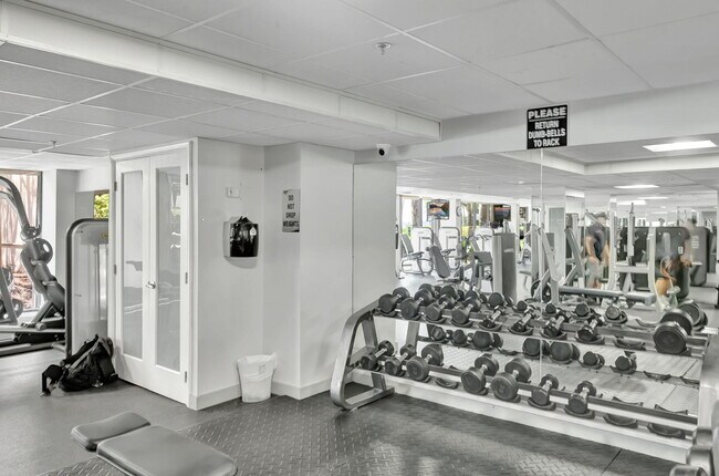 Building Photo - 540 Brickell Key Dr