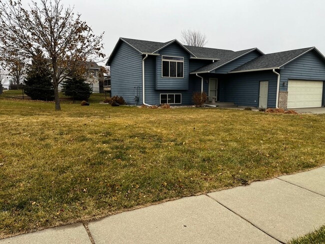 Building Photo - 5 Bed/2 Bath Rental Home on West Side!