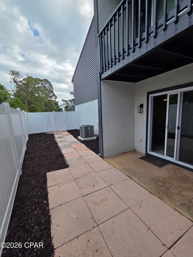 Building Photo - 7125 N Lagoon Dr