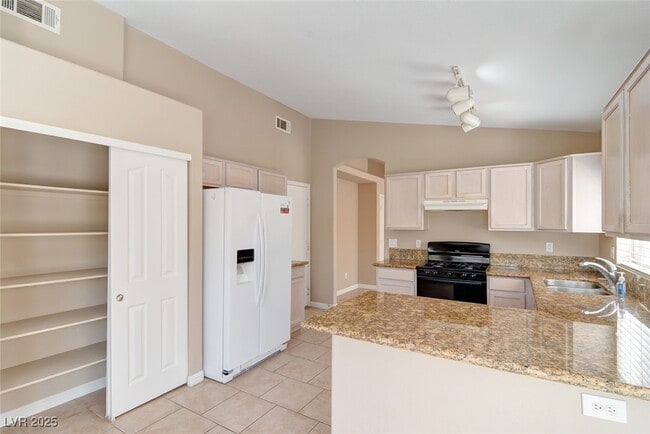 Building Photo - 844 Rainbow Rock St