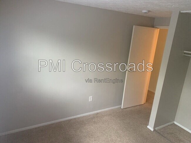 Building Photo - 7490 Stonetrail Way