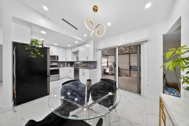 Building Photo - 849 Camellia Dr