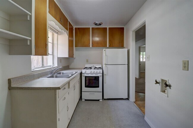 Building Photo - 116 E Leroux St