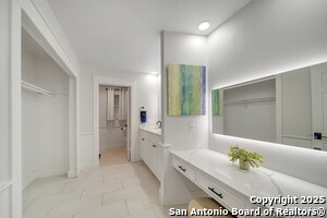 Building Photo - 605 Squires Row