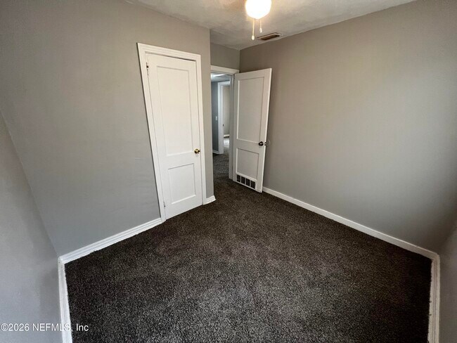 Building Photo - 5035 Campenella Dr