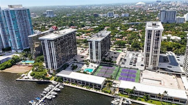 Building Photo - 1915 Brickell Ave