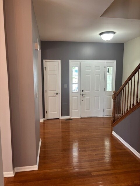 Building Photo - 0N425 Ford Dr