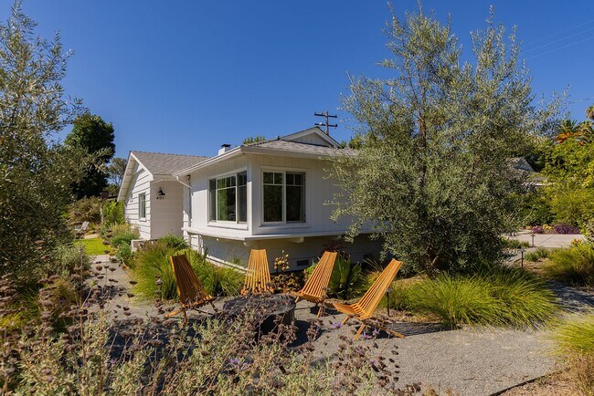 Building Photo - 401 Crestview Dr