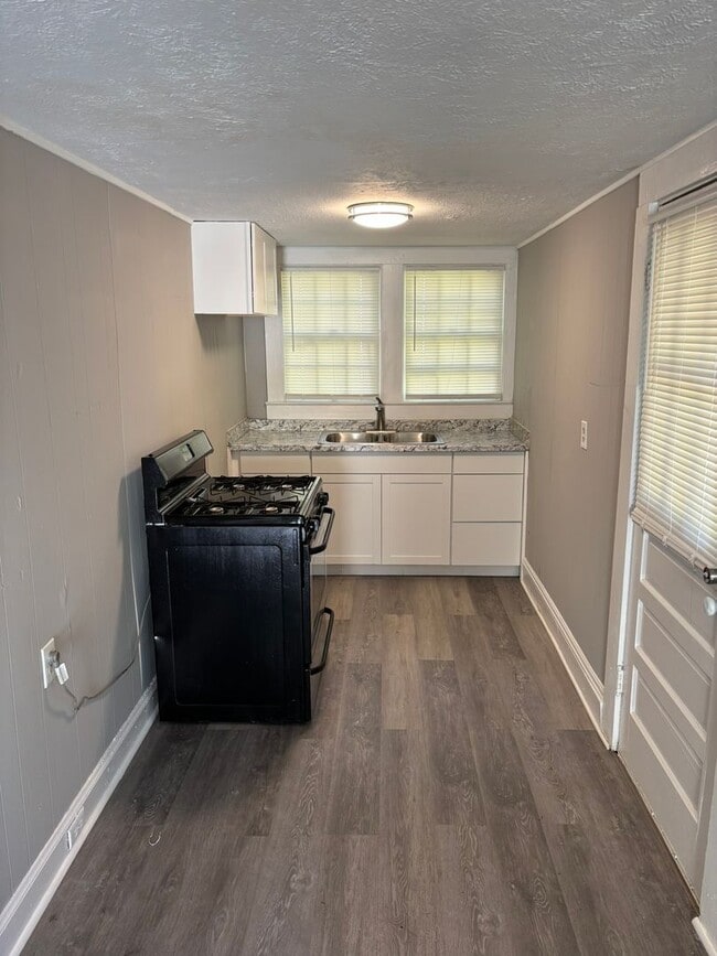 Building Photo - Eighteenth Ave 3011