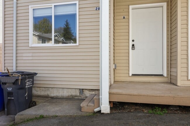 Building Photo - 2-Bedroom Duplex in SE Portland