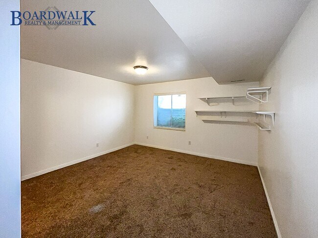 Building Photo - Beautiful Home with Mountain Views & Prime Location in Sandy