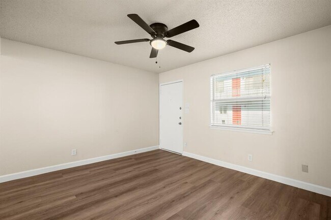 Building Photo - 2408 Longview St