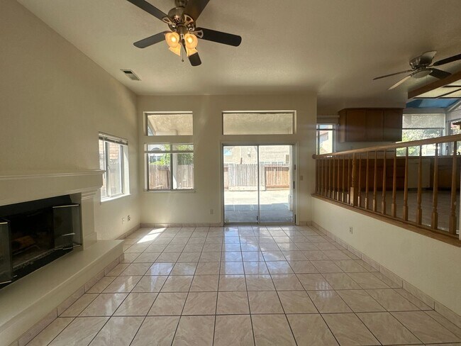 Building Photo - 325 Melbourne Dr