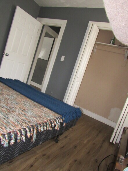 Building Photo - 5004 Euclid Ave