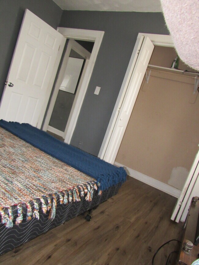 Building Photo - 5004 Euclid Ave