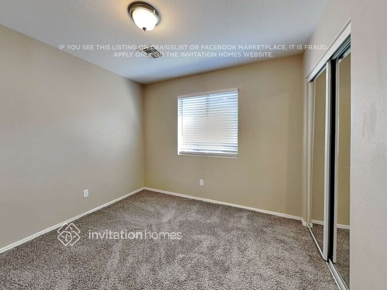 Building Photo - 834 E Impreria St